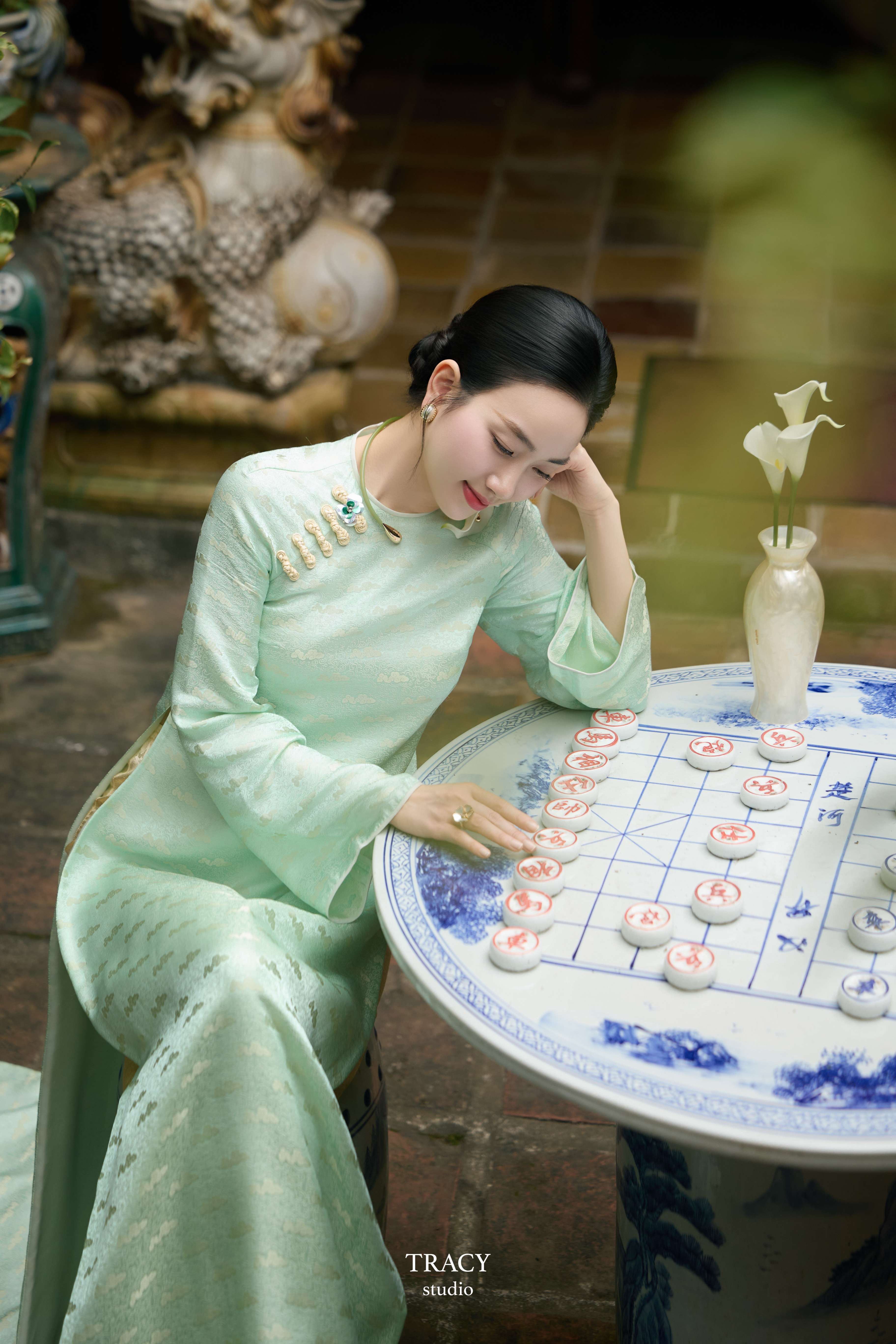 frontend/img/gallery/anh-tet-yem-ao-dai/tracy-studio-chup-chi-lan-huong (2).jpg